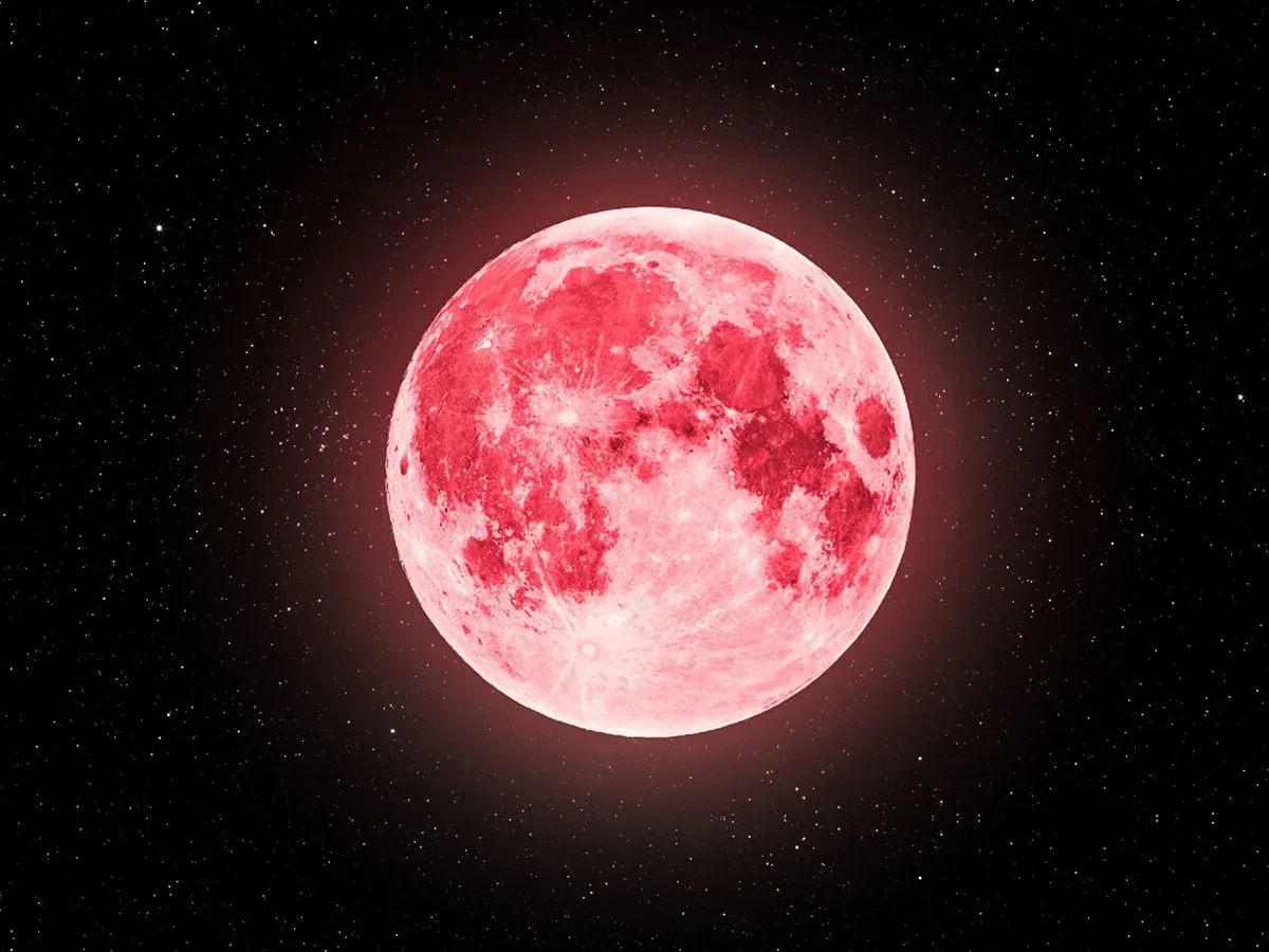 Ilustrasi keindahan fenomena Strawberry Moon di langit malam